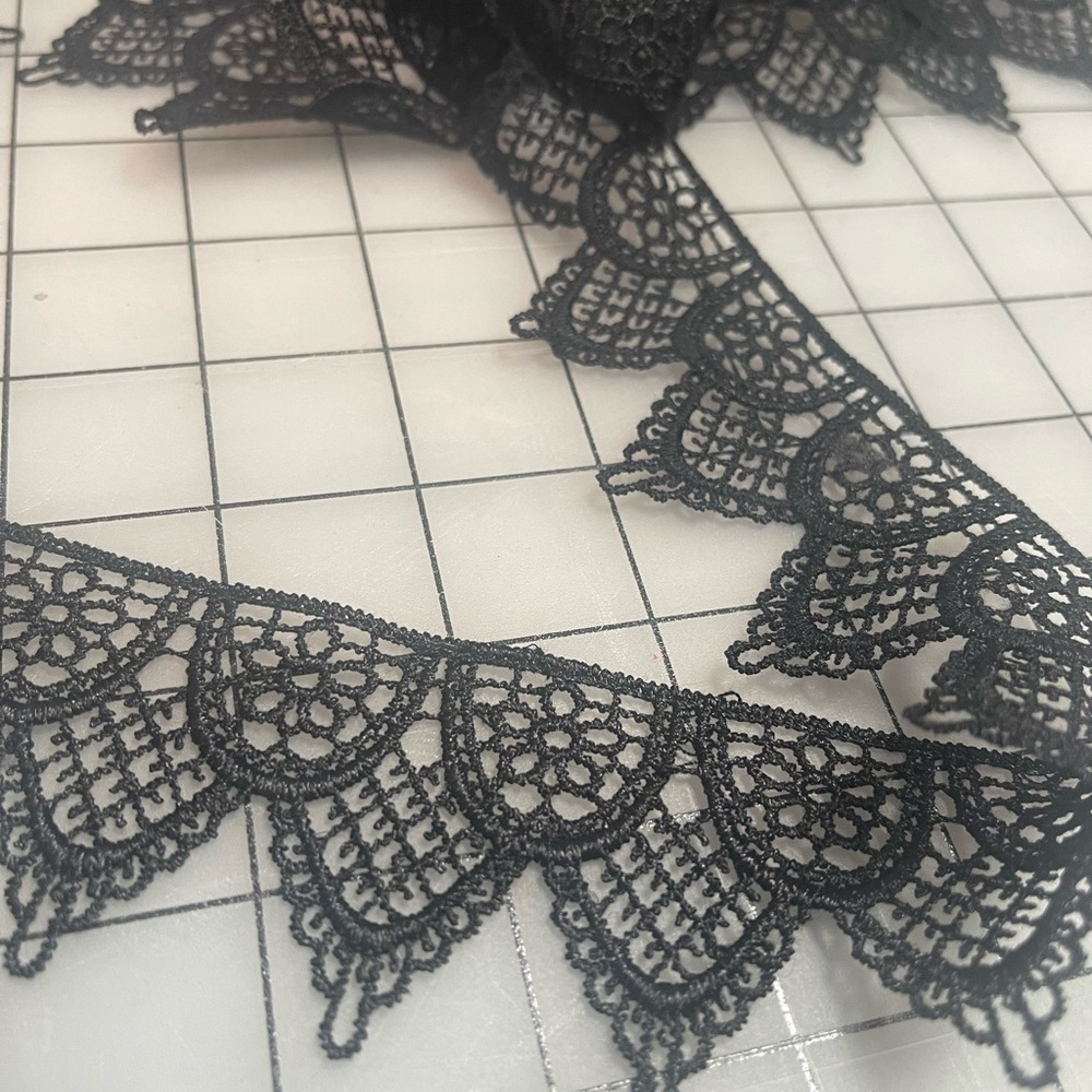 Lace trim- black